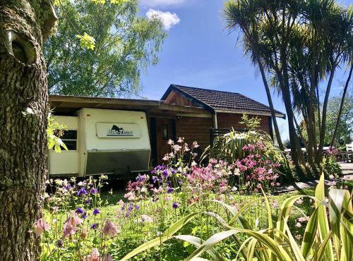 Unique and Charming Garden Cottage/Campervan