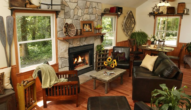 Unique and Close to Downtown - Lake Lucerne Resort & Ranch Tom Sawyer