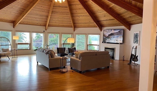 Unique and Stunning 3 Bedroom Home with Ocean View