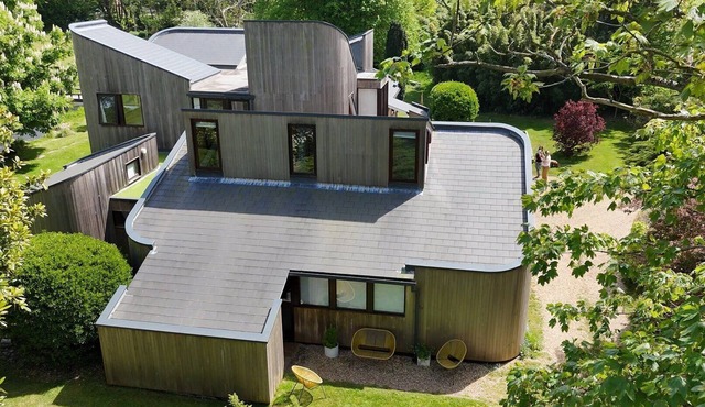 Unique, Annexe sleeps 4 with Large Gardens & Tennis Court!