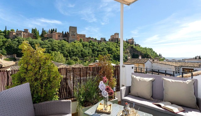 Unique Apt with Stunning Alhambra Views. Mirador de la Victoria