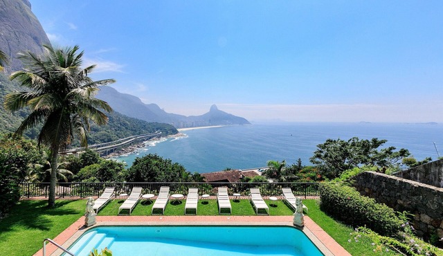 Unique architectural villa in Joá - Joa013