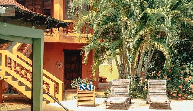 Unique Beachfront 5 bedroom 6ba Private Pool-Boat tours-Astonishing Sunsets!