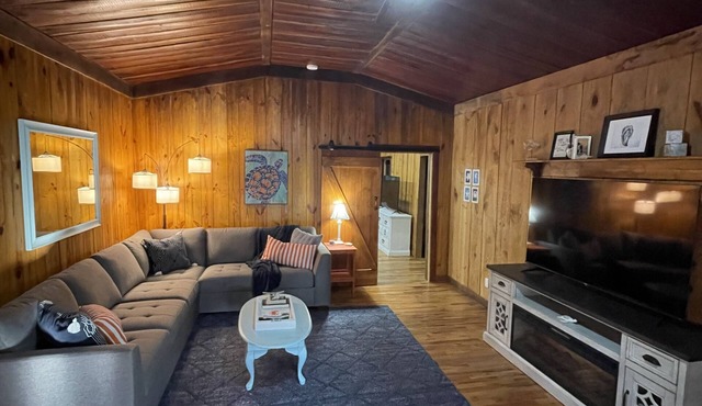 Unique cabin close to beach and boat launch!