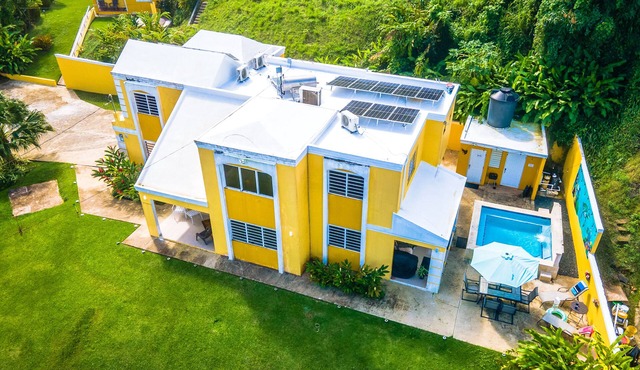 Unique Casa and Casita Heliconia- 2 separate properties and salt water spa.