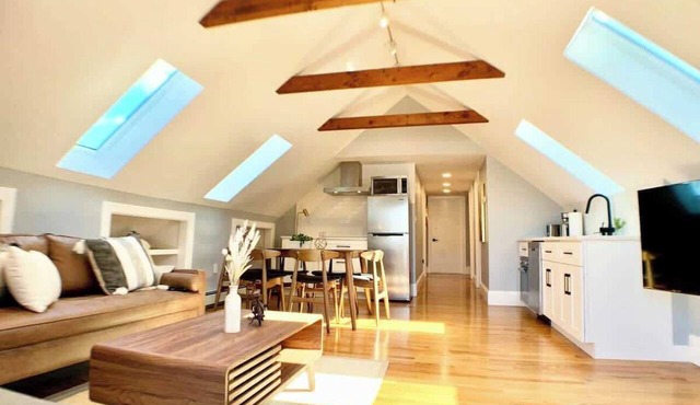 Unique Cathedral Ceiling Condo W/D, Parking