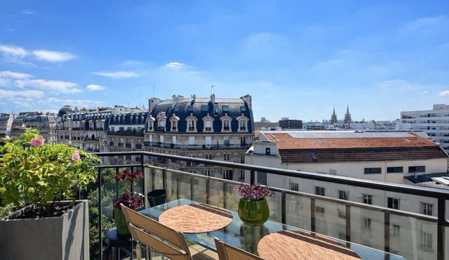 Unique central arty Penthouse with 2 bedrooms, airCond and terraces
