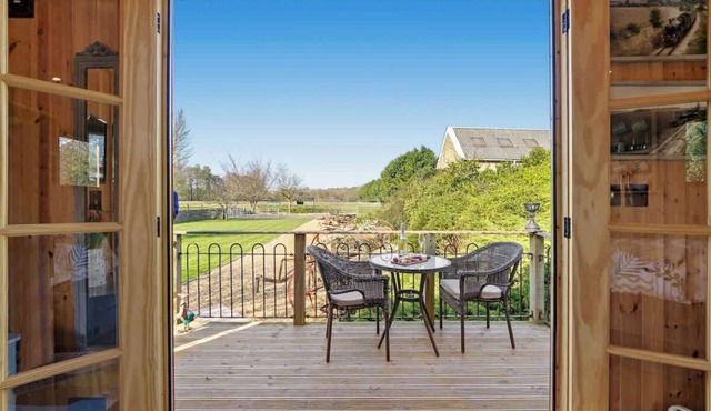 Unique Cotswolds Glamping, The Railway View in Cirencester with Parking & WiFi