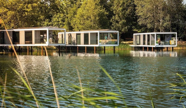 Unique cube for two beautifully located above the water. Enjoy luxury air conditioning and an atmospheric terrace with panoramic views.