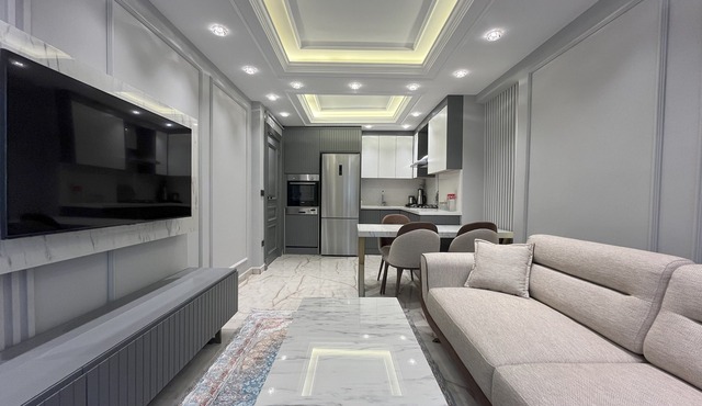 Unique Design Apartment next to Fisekhane & Zeytinburnu Marmaray Metro Station
