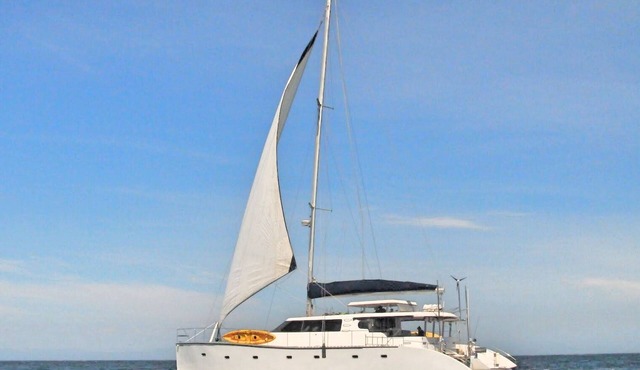 Unique & Fun Accommodation on a Boat in Paradise.