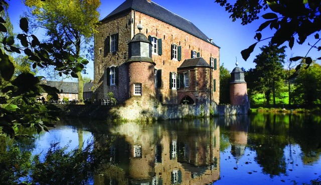 Unique Getaway: 2 Elegant Rooms Close to Aachen Cathedral | Free Parking