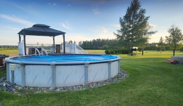 Unique getaway or rest from traveling. 10 min. off TransCan Highway and stores