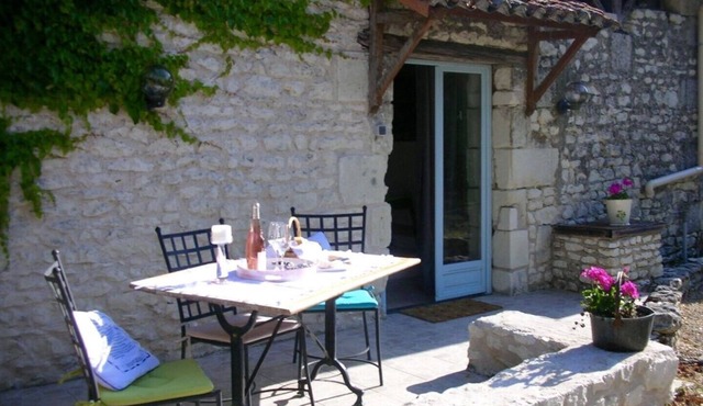 Unique gite, original beams, rural charm, pool.