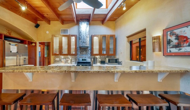 Unique Home/Private/5 BR 2 BA/Yoga/4 Acres