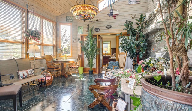 Unique Home w/Beautiful Mtn Views!