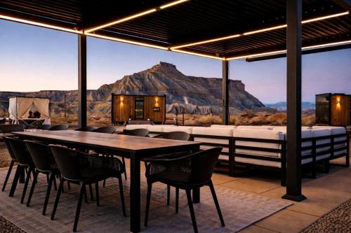 Unique Mirror Studio Retreat with Panoramic Views near Capitol Reef, Torrey Utah