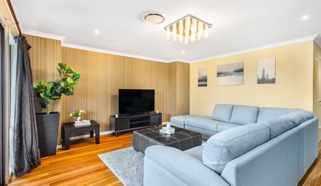 Unique&Modern 4BR House for Your Getaway @Stretton