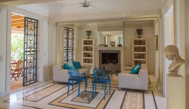 Unique neoclassical villa for 10 people right on the beach