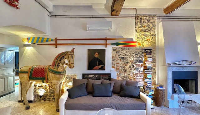 UNIQUE: Overlooking the Square, Sea View, Air Conditioning, 2 Bathrooms, SPA