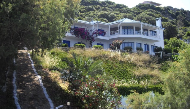Unique!! Private Beach & Pool Summer House