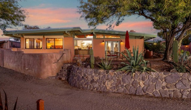 Unique Property/Kitchenette/2 BR 1 BA/Patio