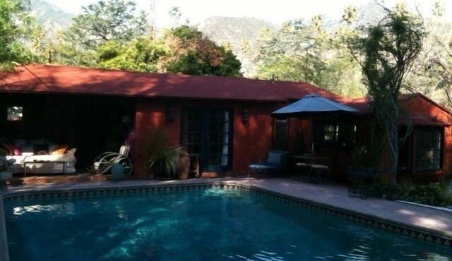 Unique Resort-like Experience Of Indoor-outdoor Living With Pool And Spa-house.