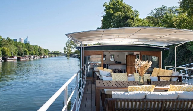 Unique River Boat on the Seine - Private Hot Tub & Parking