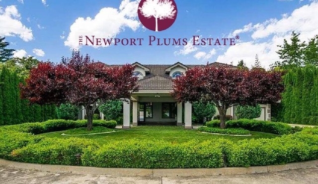 Unique Sandpoint home with private pool and bbq island, perfect for groups!