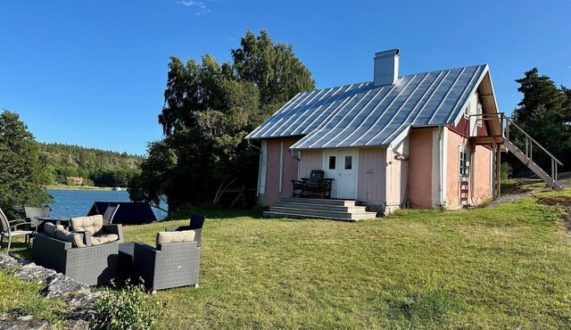 Unique, simple accommodation in the Stockholm archipelago on a peninsula near Sorunda.