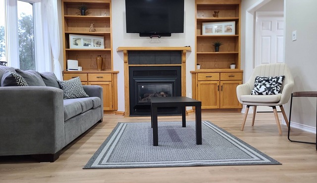 Unique Spacious House Close to 401/Downtown
