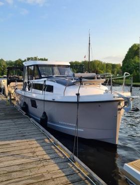 Unique stay on a modern motor yacht - Natural Harbour