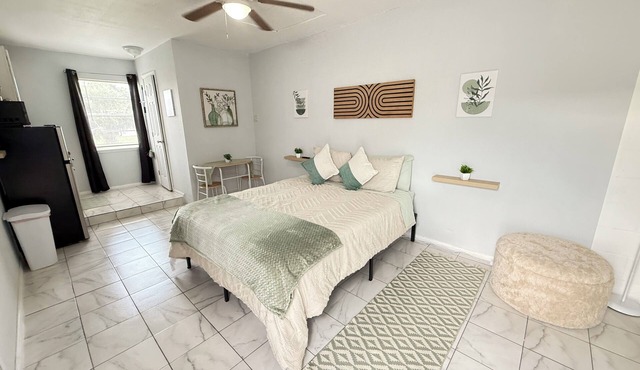 Unique Studio Minutes From Disney & Universal