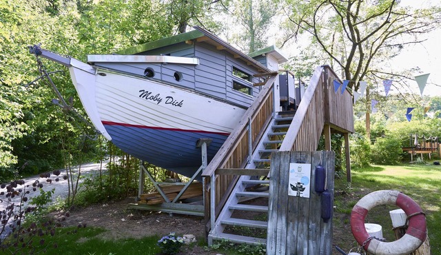 Unique tree ship (16sqm) with terrace in the forest