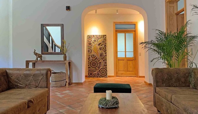 Unique vacation apartment for 6 to 8 people with a historic ambience