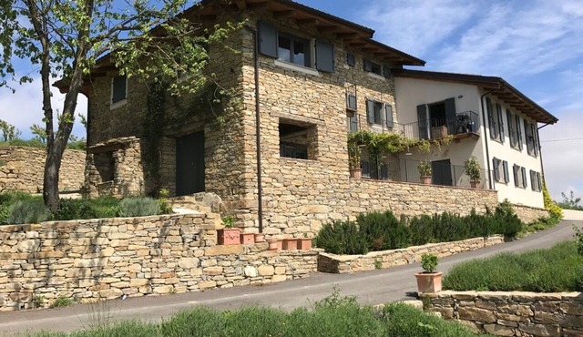 Unique Villa in unexplored italy with Alp views!