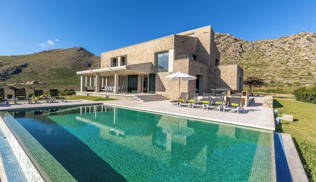 Unique villa with swimming pool located in the mountains