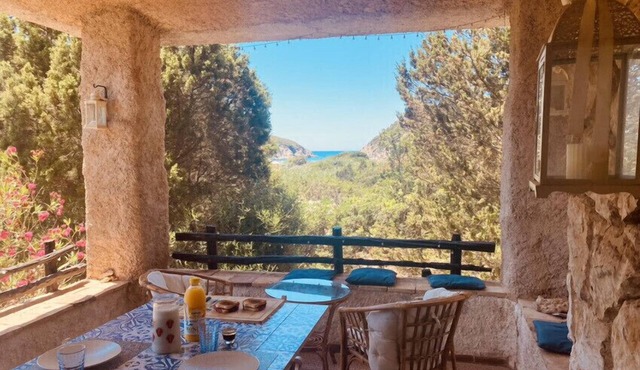 Unique Villa with sea view terrace and private path to the beach