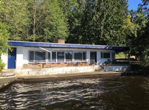 Unique Waterfront Cottage 34 mi to Mt Rainier