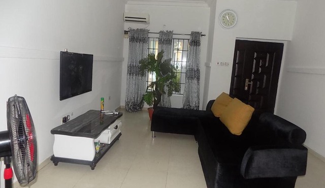 Unique white 1BEDROOM Shortlet Stadium Rd with 24hrs light-FREE WIFI -N65,000