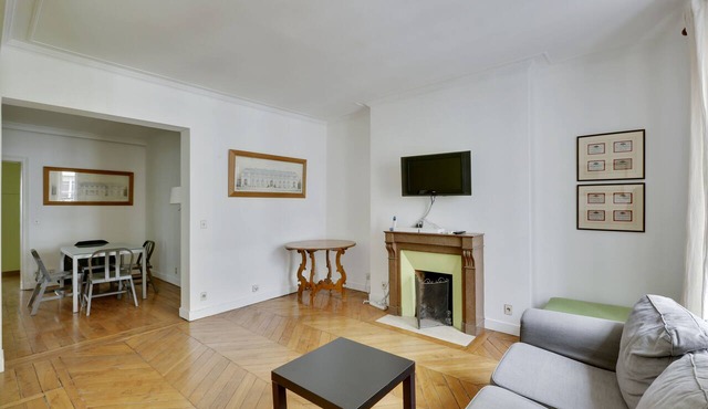 Unit 009 St Germain des Près (Cherche Midi) 2 bedroom 4 pax