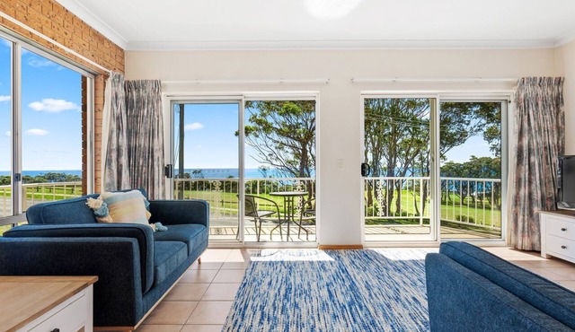 Unit 2, 12 Ballingalla Apartments overlooking the golf course with Ocean Views