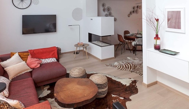 Unit 3 - Modern Smart Home Triplex Private Garden & Parking