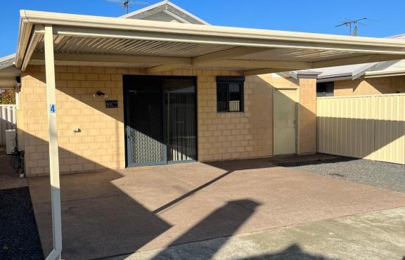 Unit 4 3 Mouarn St Carey Park