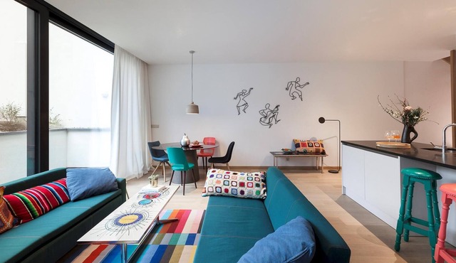 Unit 6 - Colorful Smart Home Triplex Private Garden & Parking