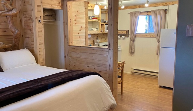 Unit 7: King with full Kitchen