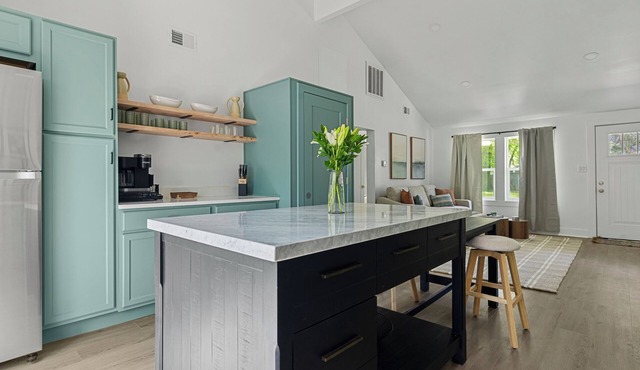 (Unit A) Lakeside Home Close To Association Beach!