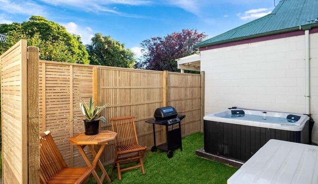 Unit with Spa Bath Close to City