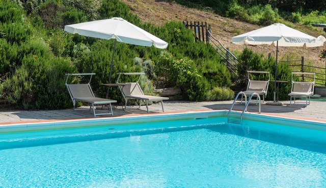 Universal Harmony - Cardellino Farmhouse with Mountain View and Shared Pool