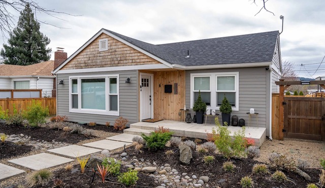 University Area Bungalow - The Moxie Harris House